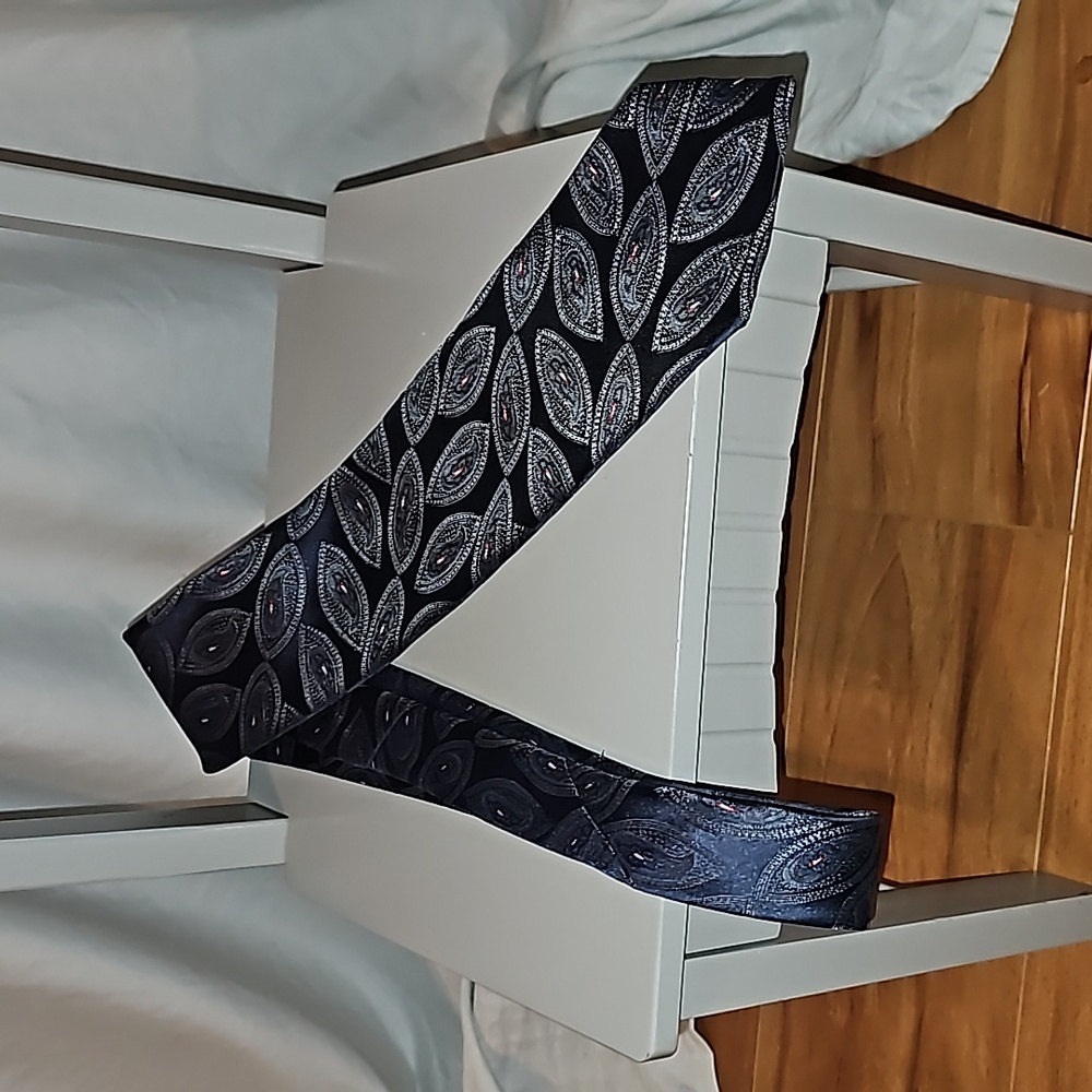 Botany 500 Tie - Picture 4 of 7
